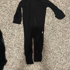 Little sleepies black zippy